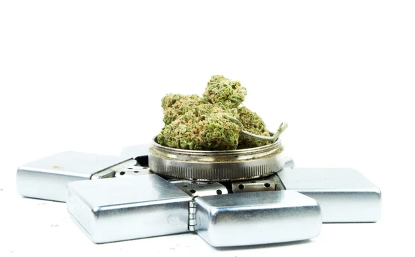 Marihuana Cannabis, fondo blanco —  Fotos de Stock