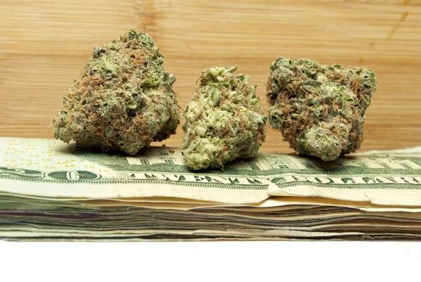 Marihuana y dinero — Foto de Stock