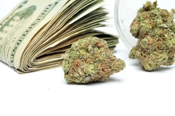 Marihuana ja raha — kuvapankkivalokuva