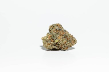 Beyaz Arkaplanda Marihuana ve Esrar