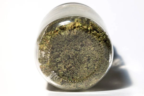 Marihuána Kannabiszbimbók Üvegedényben Fehér Alapon — Stock Fotó