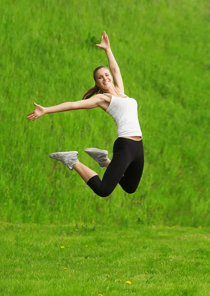 A menina em um salto — Fotografia de Stock