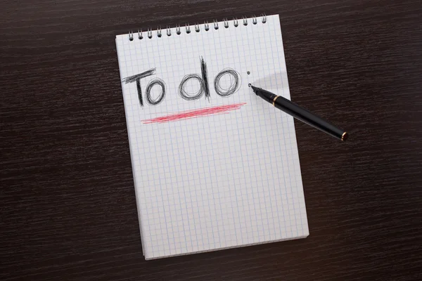 Pen schrijft "to do" — Stockfoto