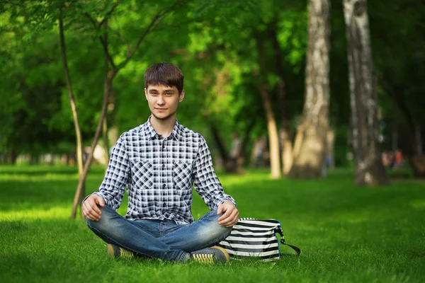 Student meditates — Stock Photo, Image