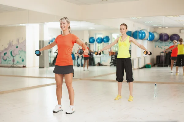 Zwei Mädchen im Training — Stockfoto