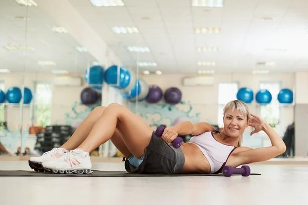 Schönes Mädchen beim Training — Stockfoto