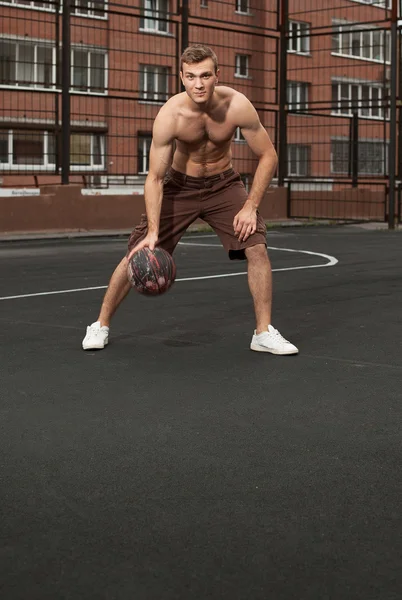 El tipo con la pelota — Foto de Stock