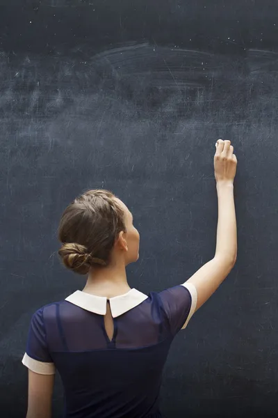 Schrijven van studenten op het schoolbord — Stockfoto