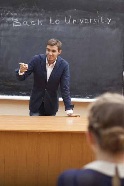 Docent aan het bord met de woorden — Stockfoto