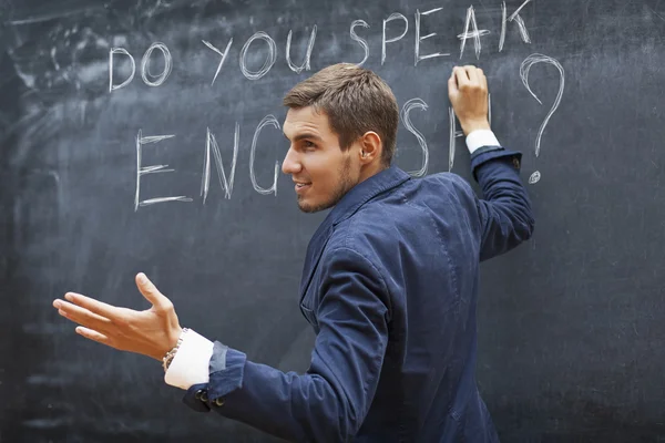 Jovem professor pede estudantes — Fotografia de Stock