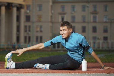 Sporcu eğitimi alıyor.