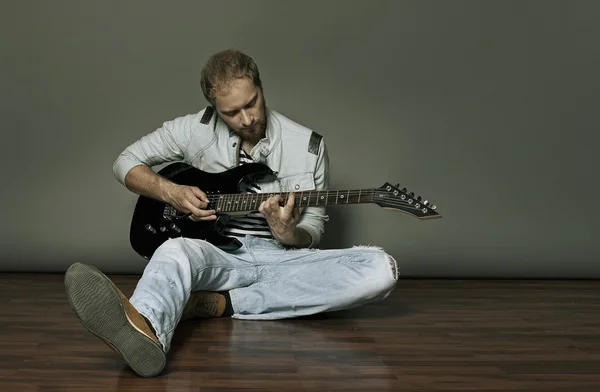 Músico melodias de guitarra — Fotografia de Stock