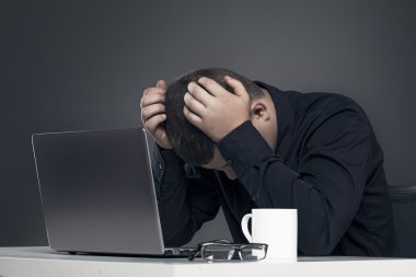 kırık laptop
