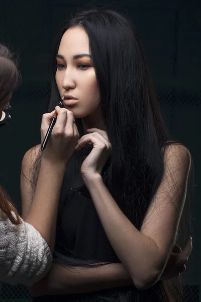 Portrait of beautiful young asian woman with esthetician — Stock Photo, Image