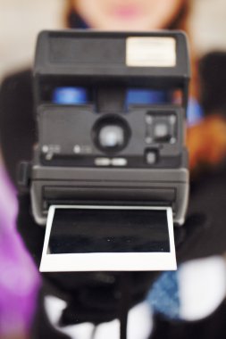profesyonel fotoğraf makinesi olan beyaz kadın