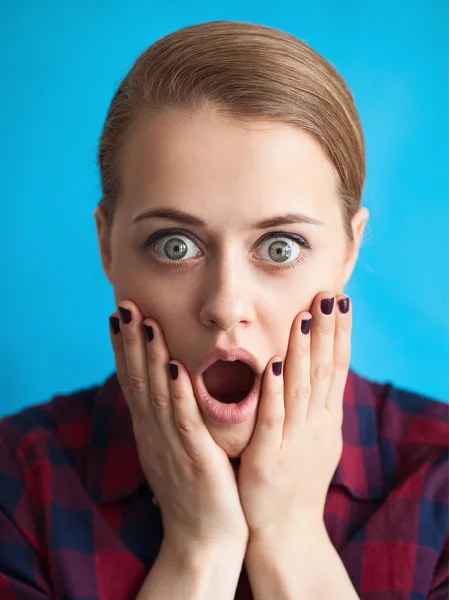 Retrato da menina surpreendida — Fotografia de Stock