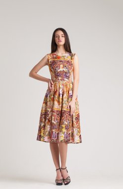moda elbise kız. bahar koleksiyonu 