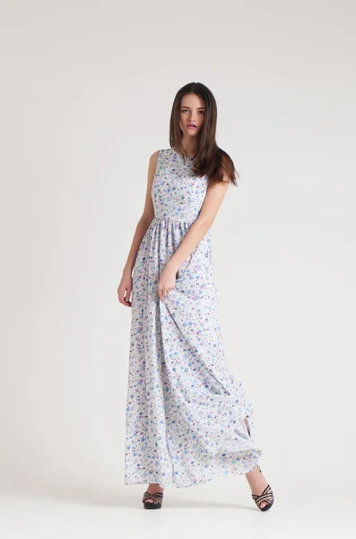 Dziewczyna mody sukienka. kolekcja wiosna — Stockfoto