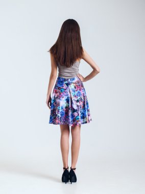 Kız güzel etek. Geri