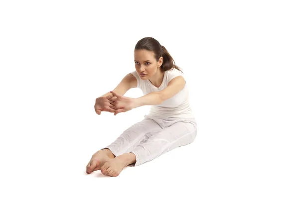 Jonge mooie yoga die zich voordeed op een studio background21 — Stockfoto