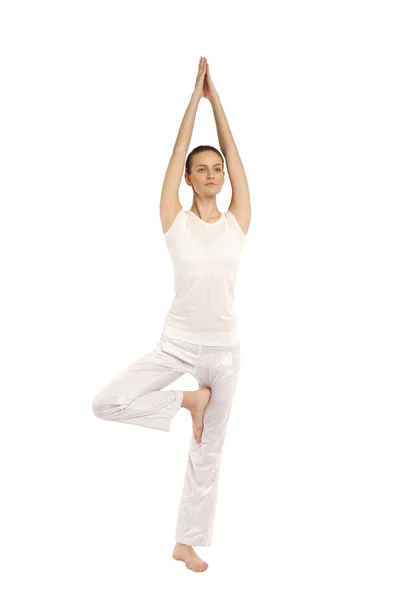 Giovane bella yoga in posa su uno sfondo di studio32 — Foto Stock