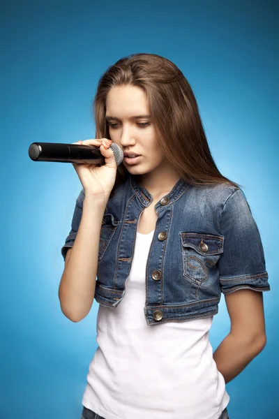 Singing Woman with Microphone60 — Stock Photo, Image