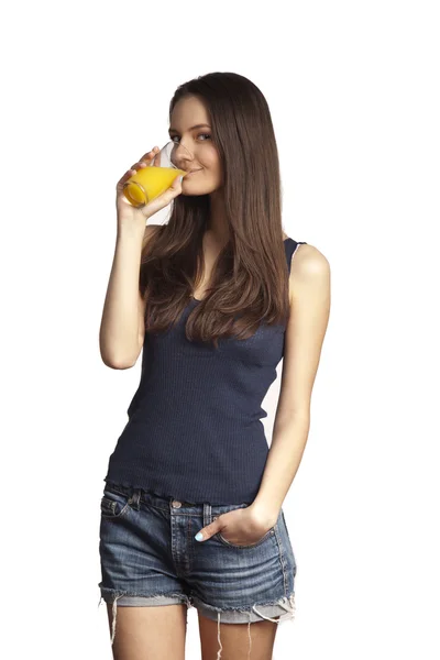 Bella ragazza con succo d'arancia — Foto Stock