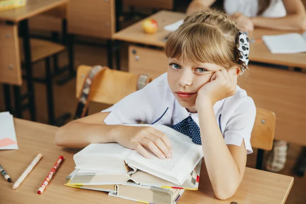 Stanco e stressato ragazza adolescente — Foto Stock