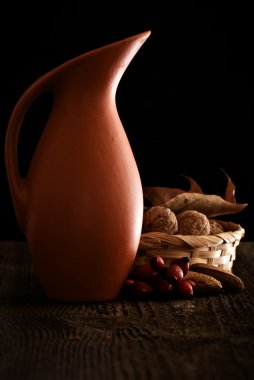 lowkey, karanlık natürmort.