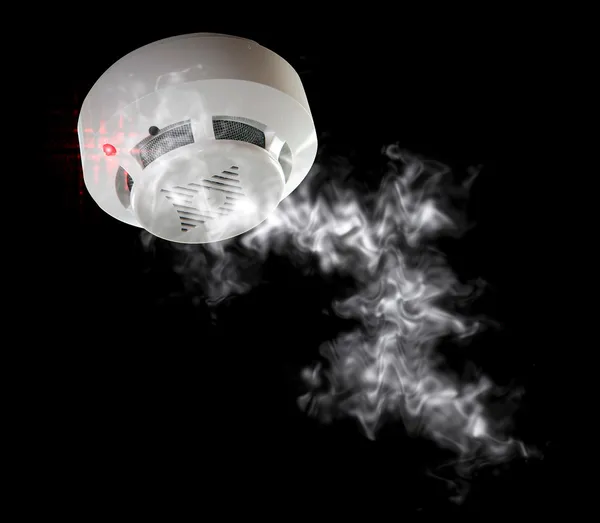 Smoke detector. Alarm and smoke in case of fire. — Stock Photo, Image