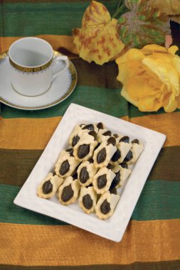 Kek, bisküviler düğünde ve bayramda sunulan çayla servis edilir. çerez