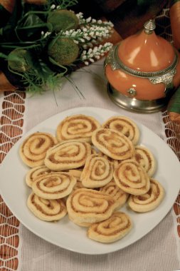 Feqqas Keki, Bisküviler düğünde ve Kurban Bayramı 'nda sunulan çayla servis edilir. çerez