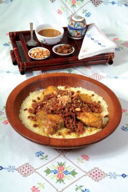 Kuskus - Ünlü Fas geleneksel kuskus Tfaya - Fas yemekleri