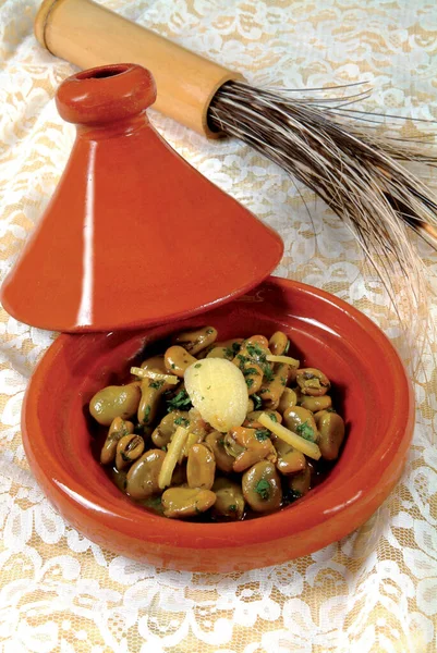 Sebzeli geleneksel Fas tagini, ünlü geleneksel Fas tavernası. Geleneksel Fas yemeği