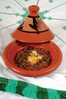 Sebzeli Tagine, ünlü geleneksel Fas tavernası. Geleneksel Fas yemeği