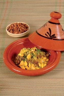 Sebzeli Tagine, ünlü geleneksel Fas tavernası. Geleneksel Fas yemeği