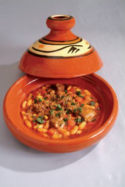 Sebzeli Tagine, ünlü geleneksel Fas tavernası. Geleneksel Fas yemeği