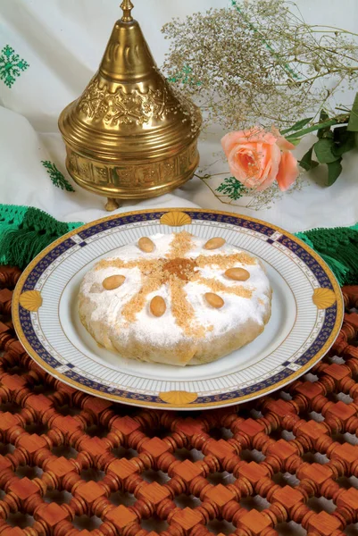Бастильское Традиционное Марокканское Блюдо Пирог Курицей Яйца Лук Сахар Миндаль — стоковое фото