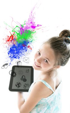 tablet içinde el ile kız