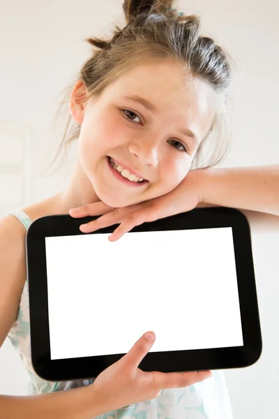 Menina sorridente com ipad — Fotografia de Stock