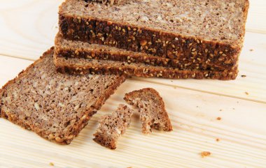 Çavdar ekmeği ile çeşitli tohum