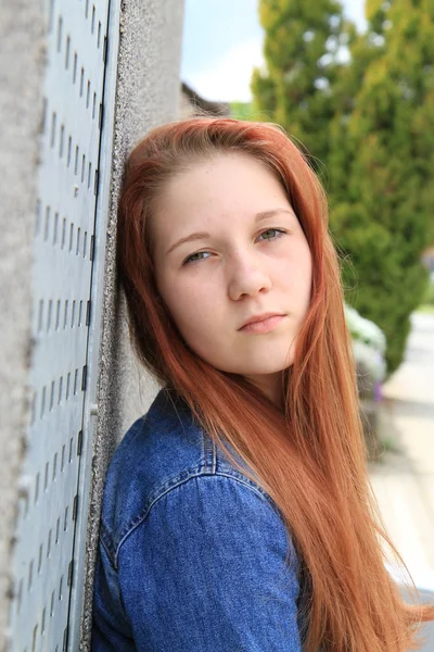 Thoughtful girl — Stock Photo, Image