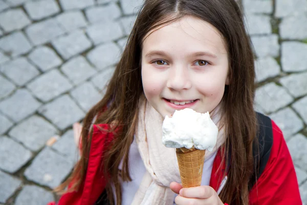 Fille avec crème glacée — Photo