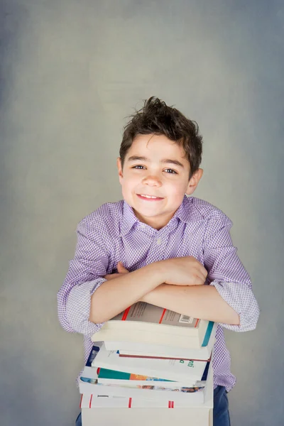 Niño feliz con libros —  Fotos de Stock