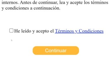 İspanyolca. Fare imleci Web Sayfası Tıklama Devam Ediyor 'da Koşulları ve Koşulları Okudum ve Kabul Ediyorum kutucuğunu kaydırıyor. İmleç Seçimi Online Aygıt Ekran Görünümü İnternet Ağı üzerinden Bakış Ağı Web Sitesi.