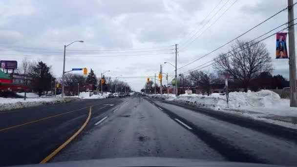 Driver Point View Driving City Street Langs Bedrijven Verkeer Winter — Stockvideo