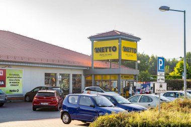 Swierklany, Polonya - 08.10.2021 - Swierklany 'deki ağ marketi