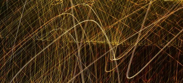 Gece arabaların ışıkları. uzun pozlama