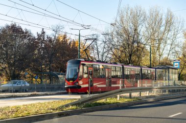 Sosnowiec, Polonya -28.10.2021 Sosnowiec 'te kırmızı tramvay