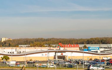 Sosnowiec, Polonya -28.10.2021 - Sosnowiec Auchan mağazası